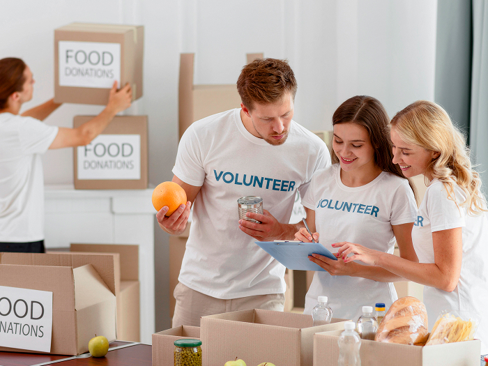 smiley-volunteers-preparing-food-charity